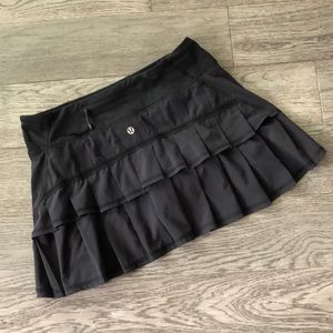Black Lululemon Skirt ~ Size 6!!